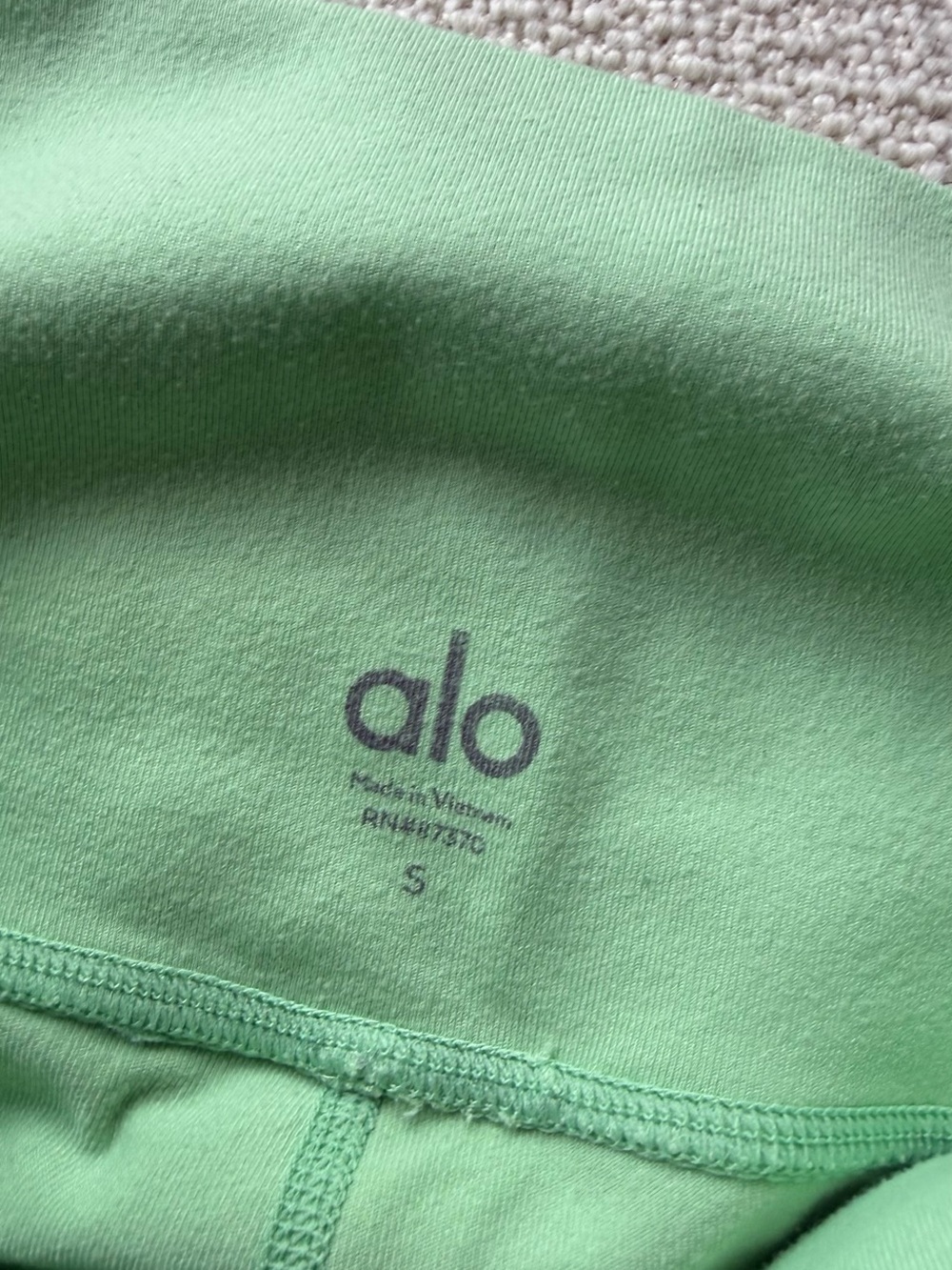 ALO Yoga High-Rise Shorts in Mint - Picture 3 of 3